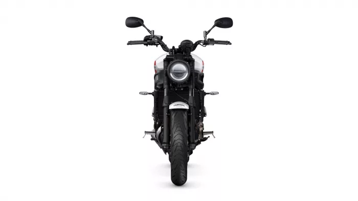 Front view of a black Yamaha motorcycle, headlamp centered and handlebars visible against a white background.