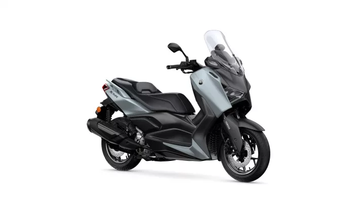 2026-yamaha-xmax300asv-eu-ceramic_grey-360-degrees-001-03 | dandy moto Grey Yamaha XMAX scooter shown from a three-quarter front angle with a tall clear windshield and black trim.